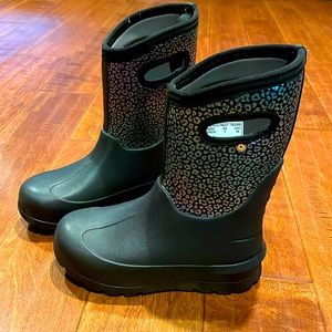 Bogs Shimmery Rainbow Leopard print boots - warm to -35!